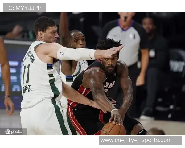 雄鹿主场遭遇惨败字母哥末节情绪激动深呼吸无奈摇头引发关注